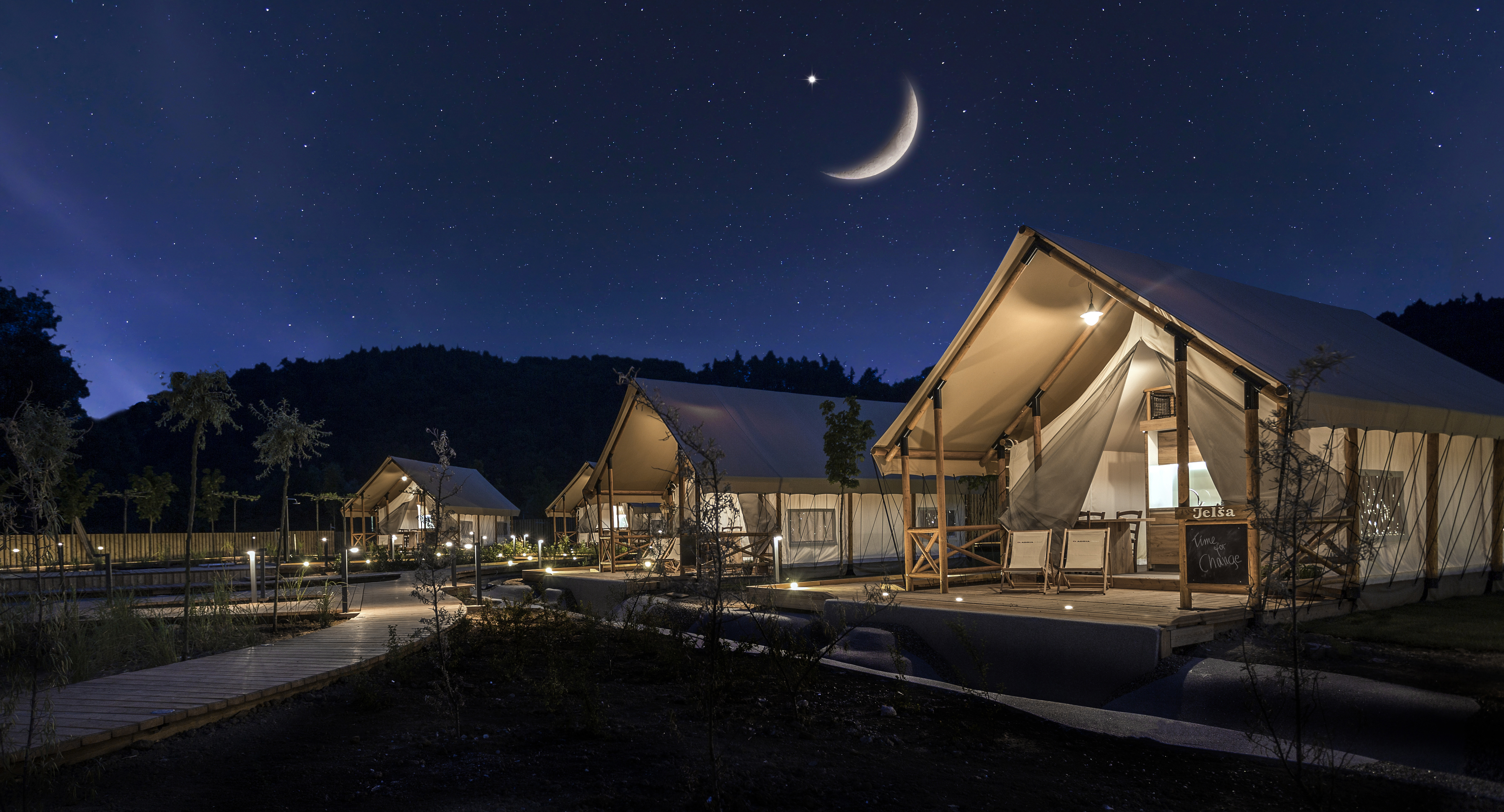 Глэмпинг в новосибирске. Глэмпинг Адрия. Алтай Вилладж глэмпинг. Glamping Olimia Adria Village. Глэмпинг мамонт Алтай.