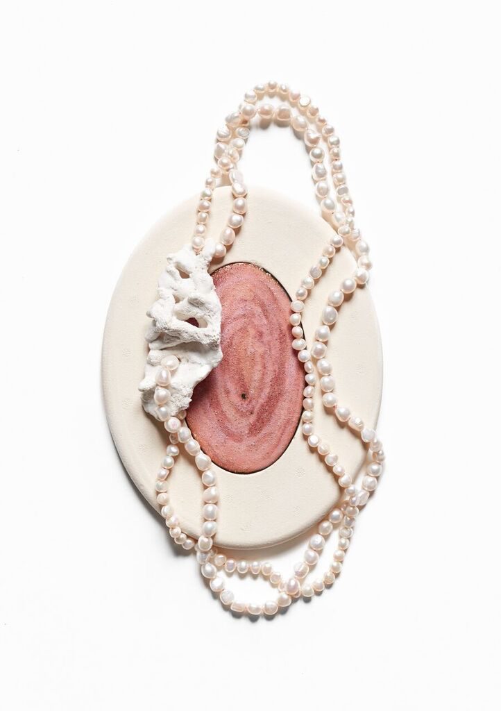 Katherine Hubble, collana, porcellana e perle, 2017