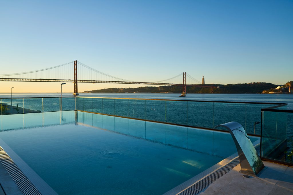 SUD Lisboa Pool Lounge